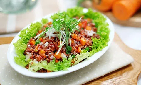 Cách làm salad gạo lứt giúp giảm cân hiệu quả