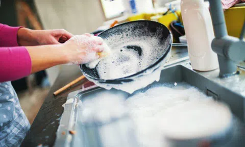 5 mẹo rửa bát sạch, đánh tan các vết bẩn khó nhằn
