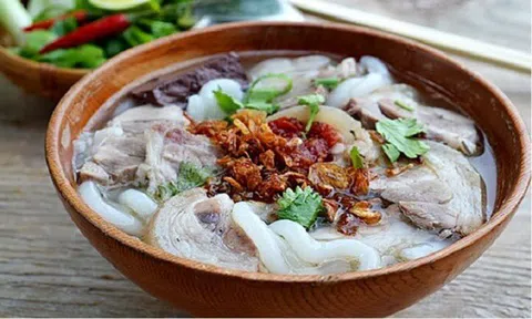 Cách nấu bánh canh sườn heo cho bữa sáng cuối tuần