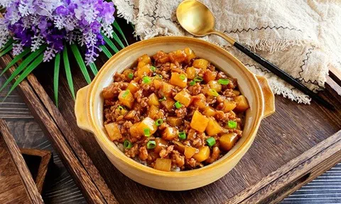 3 bước xong ngay thịt bằm rim khoai tây sánh mịn, đậm đà