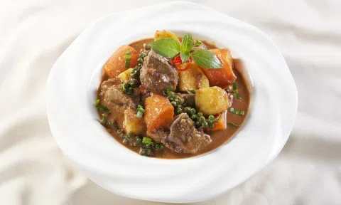 "Học lỏm" cách làm bò nấu pate tiêu xanh ngon khó cưỡng