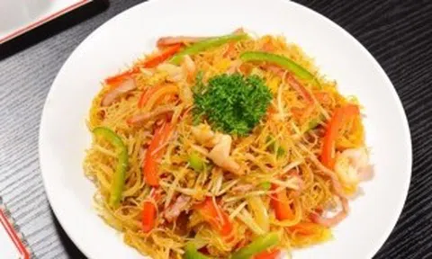 Đổi vị với bún gạo xào Singapore siêu ngon