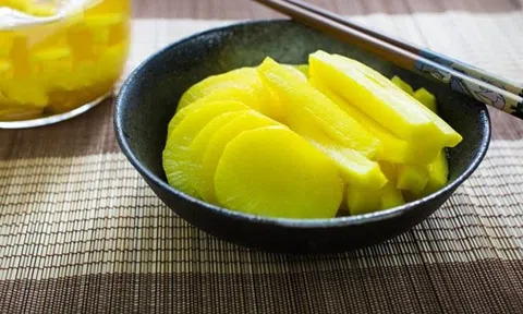 Mẹo làm củ cái muối vàng ươm, giòn sần sật