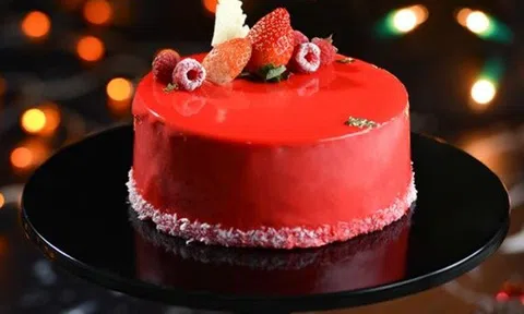 Cách làm bánh mousse dâu tây tráng gương ngon hơn ngoài tiệm