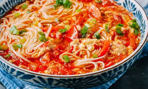 Cách làm mì cà chua trứng thơm ngon cho bữa sáng