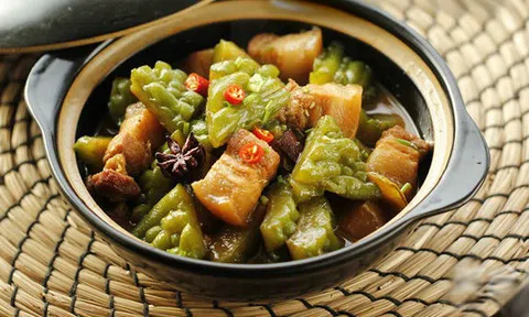 Mát trời trổ tài làm món thịt kho mướp đắng đậm vị, ngon cơm