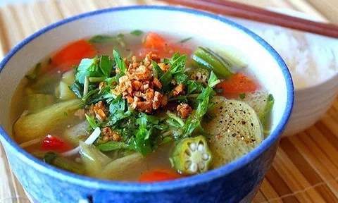 Canh cá trắm dọc mùng cho bữa cơm gia đình thêm vị