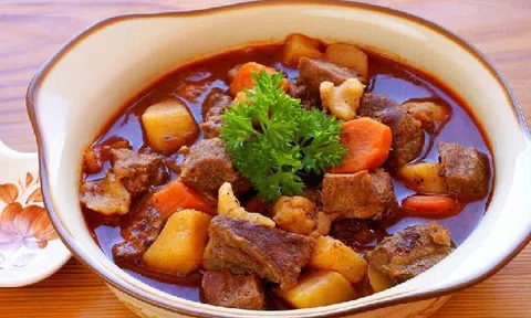 Bí quyết làm món thịt bò hầm khoai tây đổi vị cho cả nhà