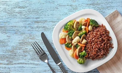 Cách làm salad gạo lứt giúp giảm cân hiệu quả