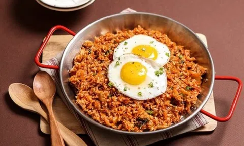 3 bước đơn giản xong ngay cơm chiên kim chi Hàn Quốc