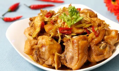 Bí quyết làm gà xào sả ớt cay ăn một lần là 'say'