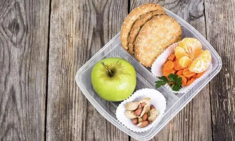Thực đơn cơm hộp mang đi làm không bị nhàm chán lại giúp chị em tránh nắng