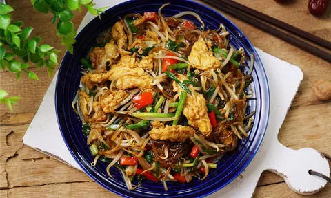 10 phút xong ngay miến xào trứng giá đỗ cho người giảm cân