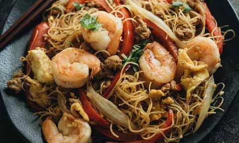 Đổi vị cuối tuần với món miến xào tôm mềm dai không bết dính