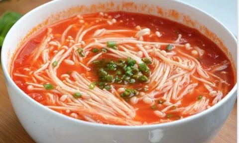 Vào bếp nấu canh cà chua nấm thơm ngon cho gia đình