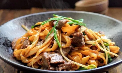 Cách làm phở xào thịt bò thơm ngon, hấp dẫn