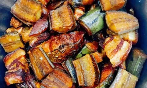 Cách làm món cá kho chuối xanh không tanh, thơm ngon tròn vị
