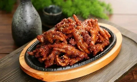 Chân gà om cay kiểu Hàn cay tê, đúng vị cho ngày se lạnh