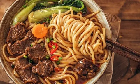 "Làm mới" món mì bò truyền thống với cách đặc biệt