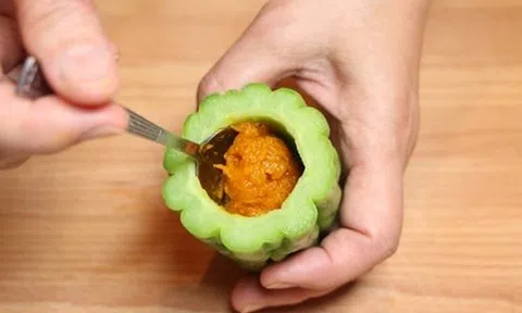 Đổi vị với món mướp đắng nhồi bí đỏ lạ miệng và đưa cơm