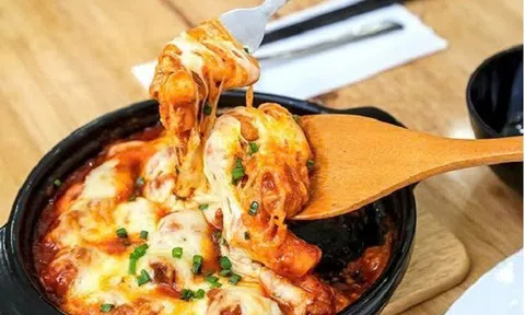 Tự làm Tokbokki phô mai Hàn Quốc siêu ngon tại nhà
