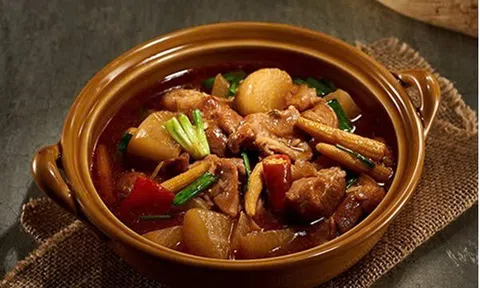 Cách làm chân giò kho củ cải đưa cơm ngày giá rét