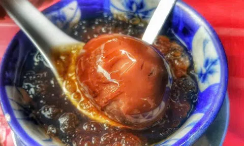 Chè trứng gà hồng trà lạ miệng, bổ dưỡng