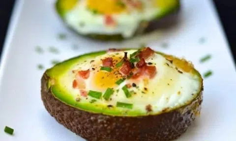 Cách làm món trứng nướng bơ tươi cho bữa sáng đầy năng lượng