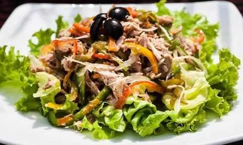 Cách làm salad rau trộn cá ngừ tươi mát, bổ dưỡng