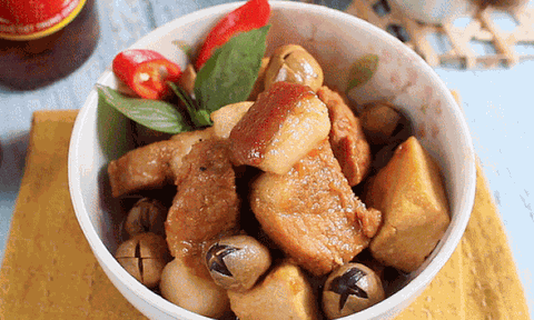 Cách làm thịt ba chỉ kho nấm rơm vừa ngon vừa lạ miệng