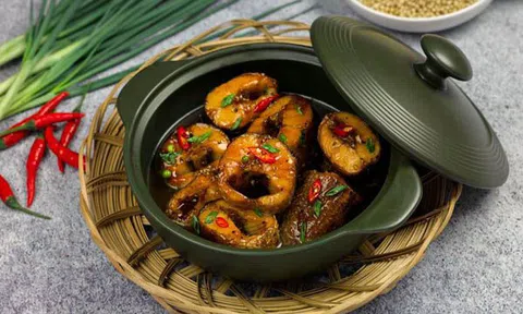 Trời se lạnh, làm ngay món cá lóc kho tộ vàng ruộm, không tanh, đậm đà đưa cơm