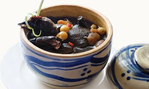 Cách nấu gà ác hầm thuốc bắc bồi bổ cho cả nhà