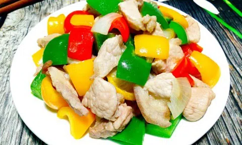 Cách làm thịt ba chỉ xào ớt chuông ngon ngọt đậm đà