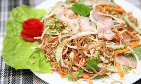 Cách làm món nộm hoa chuối tai heo giòn ngon mà không bị thâm