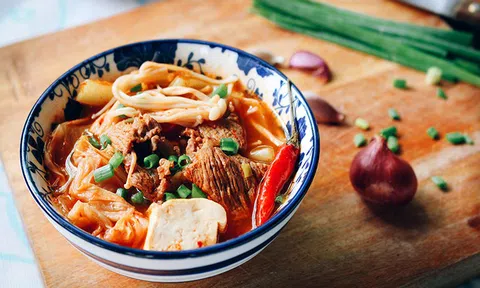 Cách làm món canh kim chi thịt bò đơn giản mà ngon như ngoài hàng