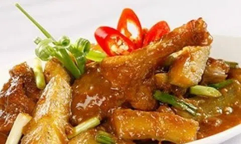 Lạ miệng với món vịt om chuối xanh dân dã lại giàu dinh dưỡng