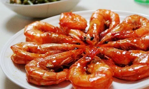 Cách làm món tôm rim nước dừa thịt ngọt, béo ngậy vô cùng hấp dẫn