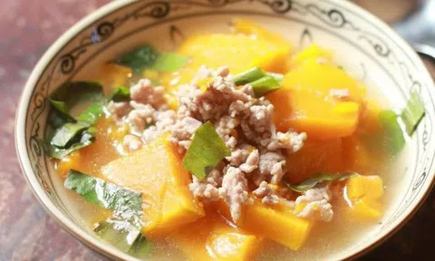 Canh bí đỏ nấu thịt băm thanh mát bổ dưỡng ngày hè
