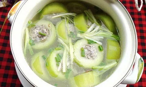 Cách làm món canh bí đao nhồi thịt thanh mát giải nhiệt ngày hè