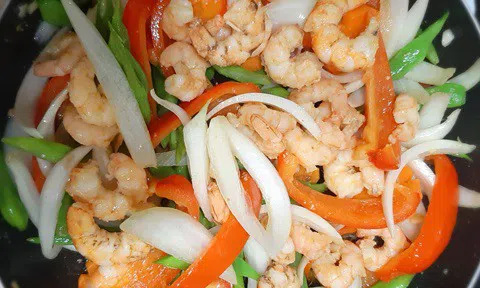 Cách làm tôm xào thập cẩm vừa thơm ngon, vừa đẹp mắt