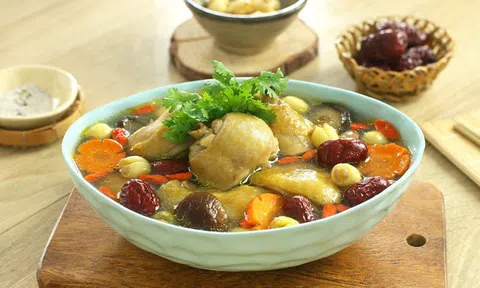 Mùa sen, làm ngay món gà hầm củ sen bổ dưỡng lại thanh mát