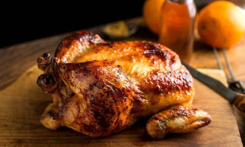 Cách làm món gà nướng nguyên con bằng nồi chiên không dầu