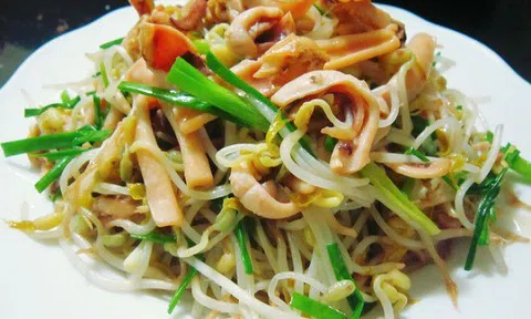 Cách làm món lòng gà xào giá đỗ đơn giản mà ngon cơm