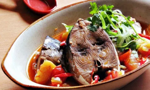 Cách làm món cá ngừ kho tỏi ớt đậm đà đưa cơm