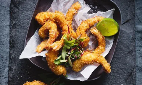 Tôm tẩm bột chiên xù vàng giòn, ngọt thịt