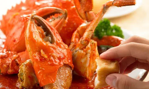 Cách làm cua sốt ớt cay nồng – đặc sản nổi tiếng Singapore