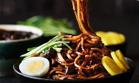 Cách làm mì tương đen chuẩn vị Hàn chỉ mất 15 phút