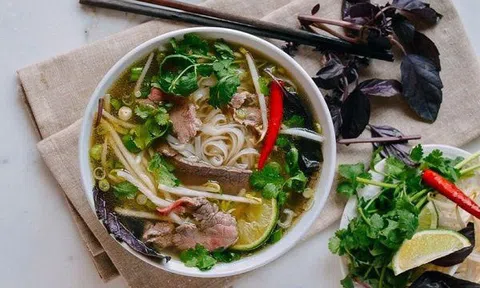 Cách nấu phở nạm bò thơm lừng, hấp dẫn