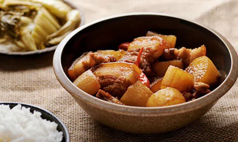 Nấu nhanh thịt kho củ cải đưa cơm ngày lạnh