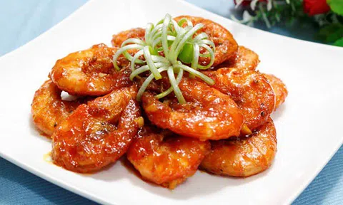 Tôm rim mặn ngọt đậm đà đưa cơm ngày lạnh
